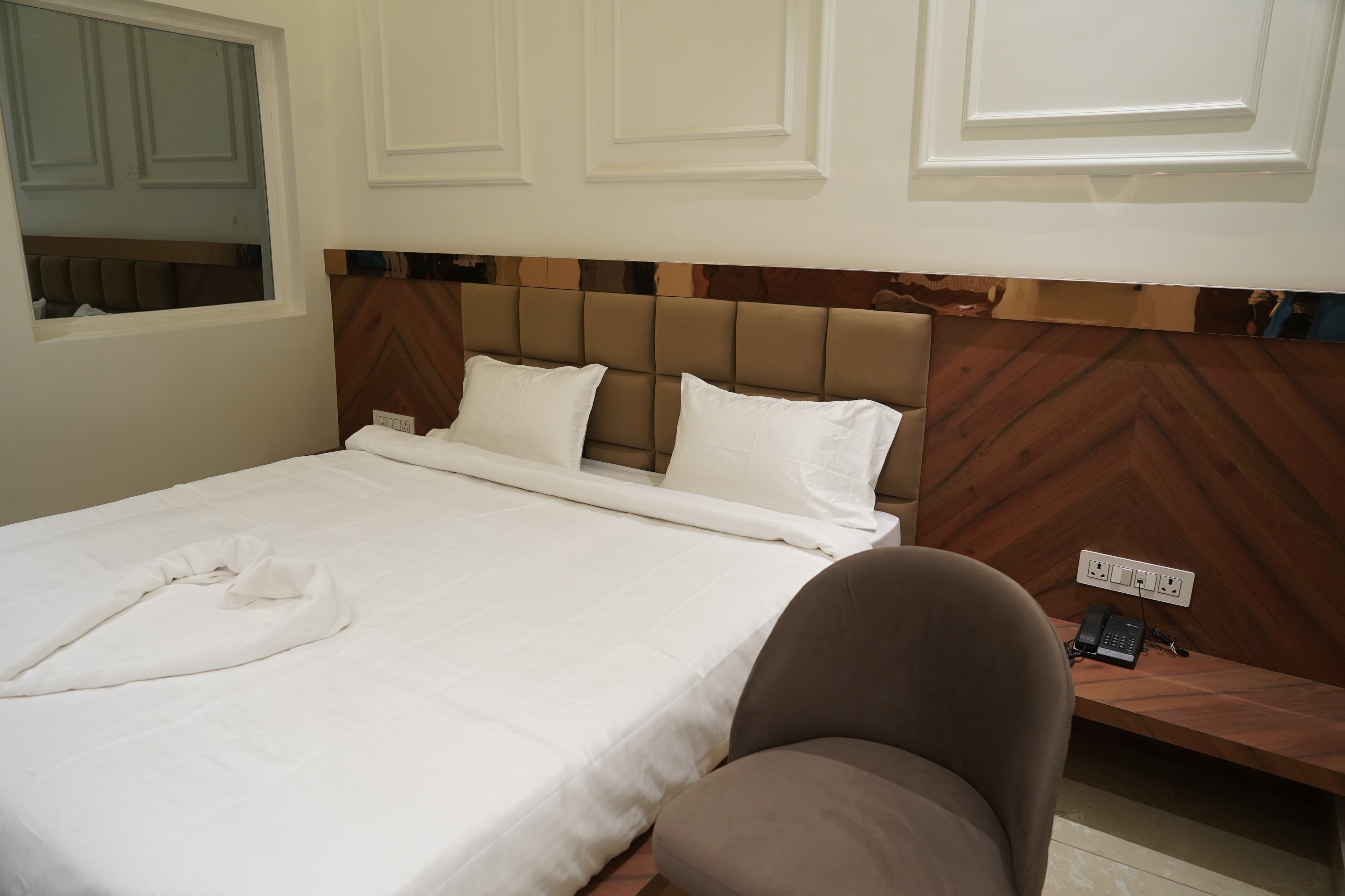 Hotel Katare Palace - Tap to explore photos