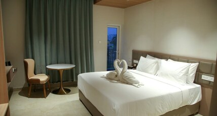 LEAF HOTEL Room Type - Premium Room