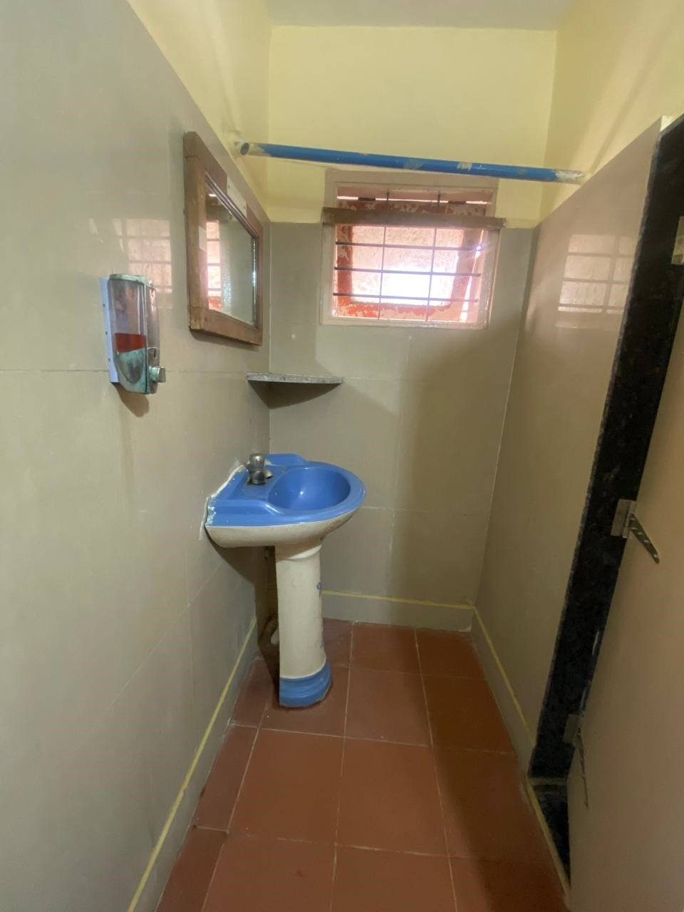 Mourya Deluxe A/C Lodge - Tap to explore photos