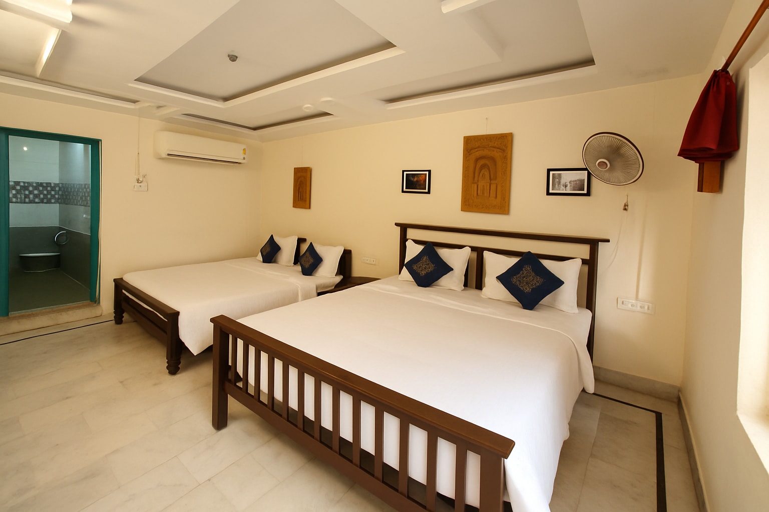 Hotel Heritage Haveli - Tap to explore photos