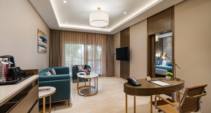Palm Meadows Resort Room Type - Suite Room with Bathtub and Balcony