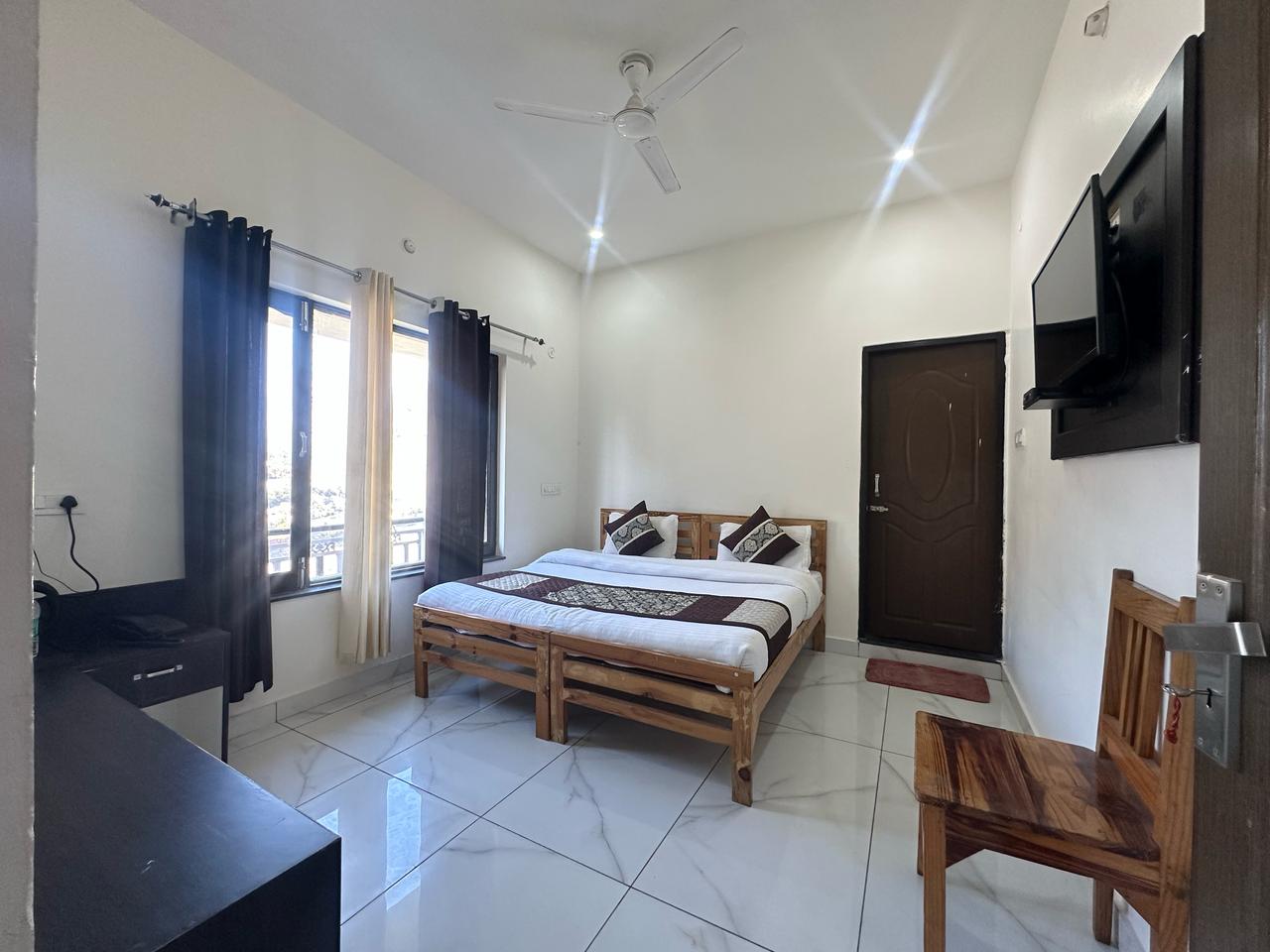 Hotel Anant Villa - Tap to explore photos