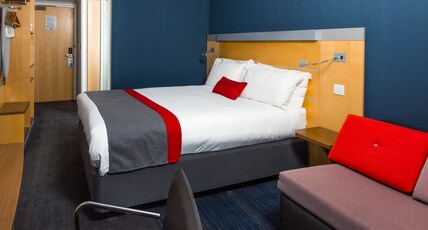 Holiday Inn Express Cambridge Room Type - 1 Double Standard Sofa Bed with Free Hot Breakfast Holiday Inn Express Cambridge Room Type - 1 Double Standard Sofa Bed with Free Hot Breakfast