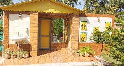 Namaste India Room Type - 8 Bedded Mixed Dormitory Room with shared bathroom