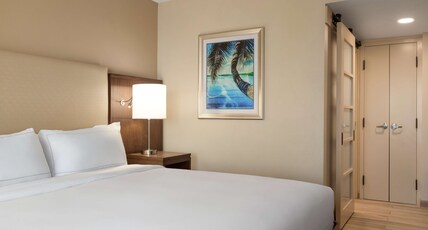 Doubletree by Hilton Fort Myers at Bell Tower Shops Room Type - 1 KING BED