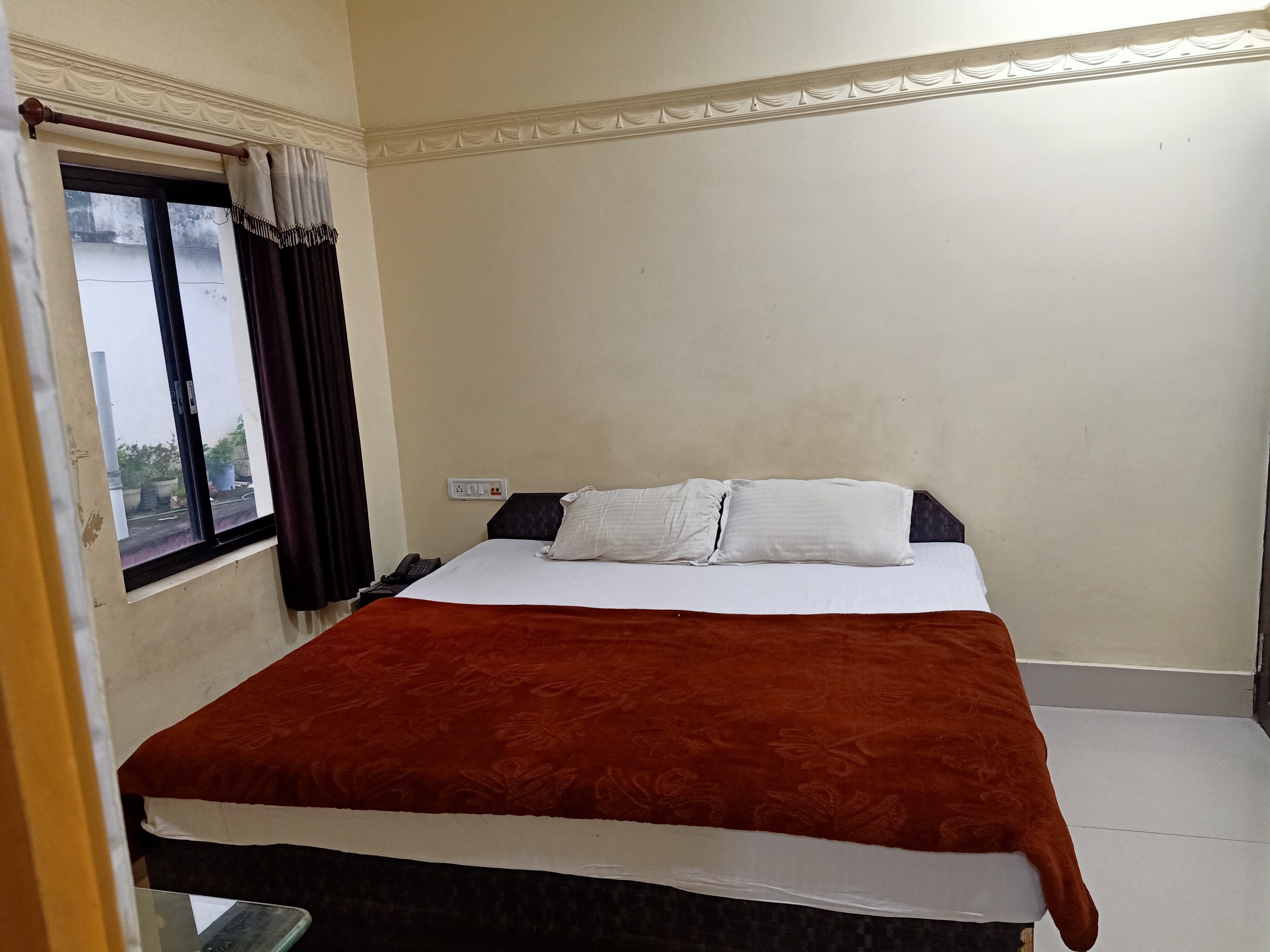 Hotel Indrashanti - Tap to explore photos