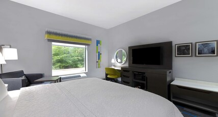 Hampton Inn & Suites by Hilton Nacogdoches Room Type - 1 KING BED NONSMOKING