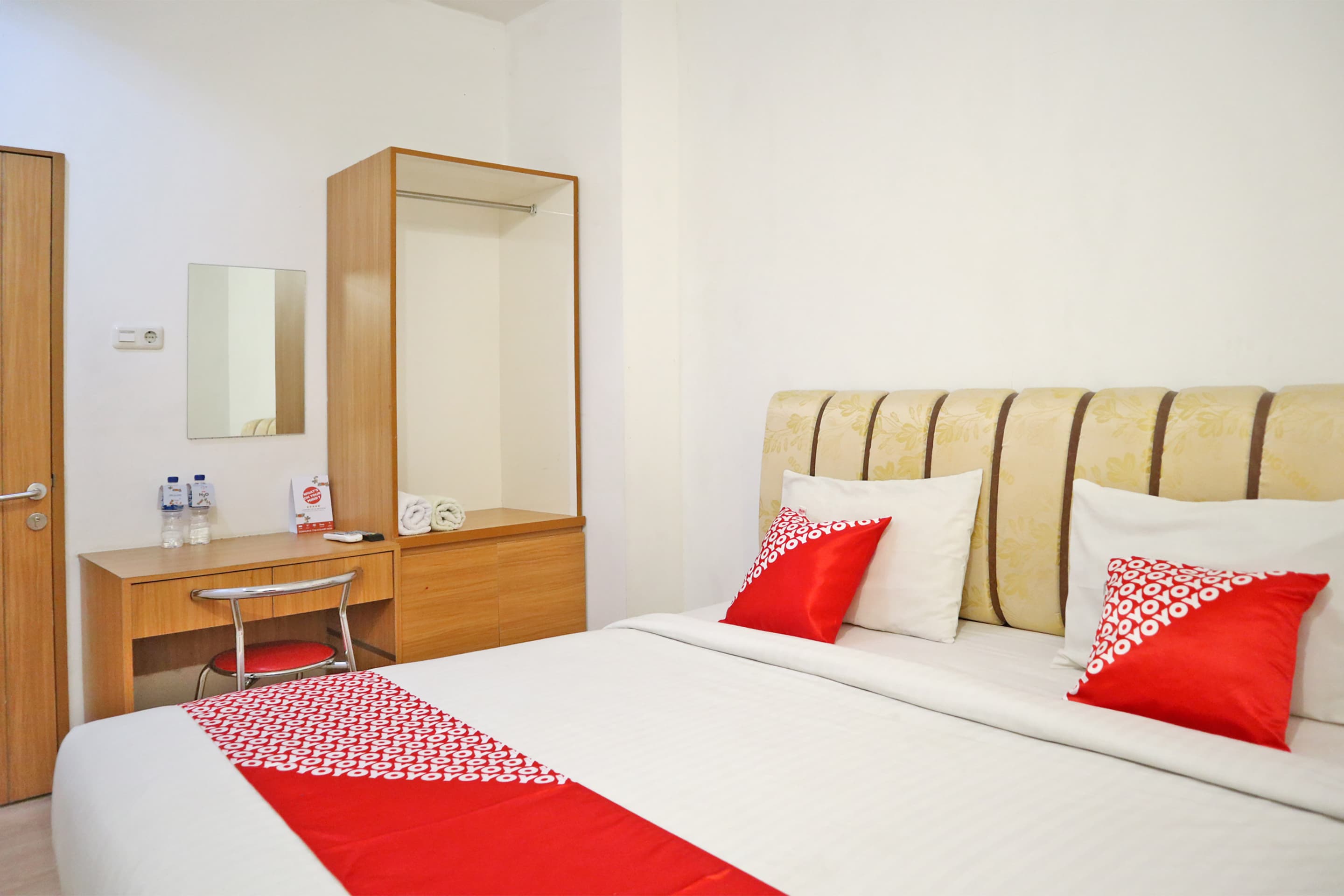 Hotel O M Authentic Kost Man - Tap to explore photos