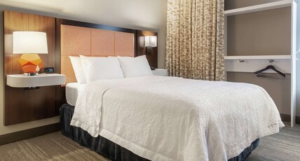 Hampton Inn by Hilton Rockford Room Type - 1 DBL ACC - ROLL IN SHOWER