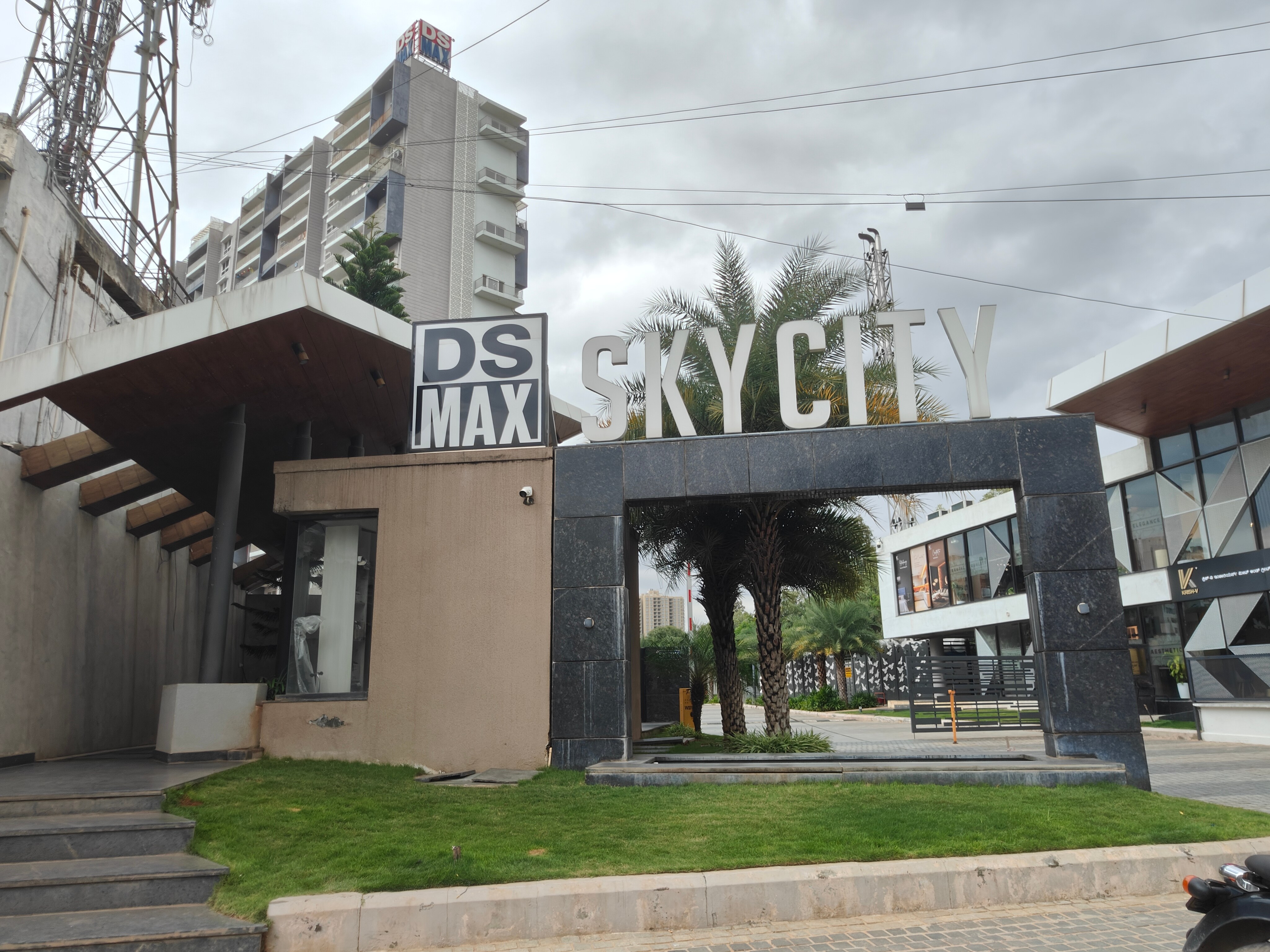 A Stylist 2 BHK Guest Home NearManyata BhartiCity - Tap to explore photos
