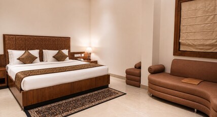 Hotel Cresent Room Type - King Room