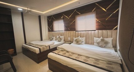 Hotel Seeta Since 1965 | 30 seconds walk to Golden Temple Room Type - Deluxe 4 Bedded Family Room