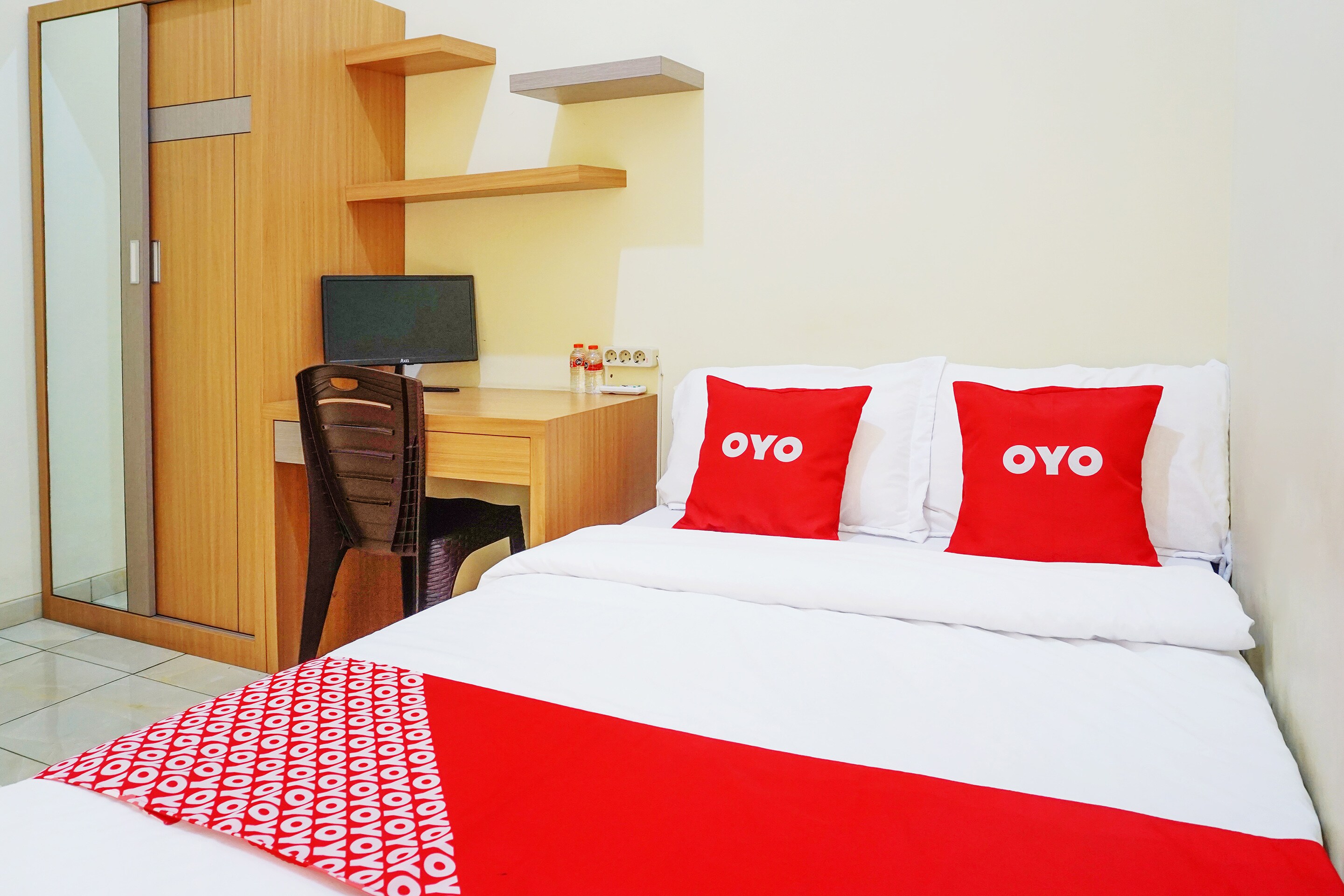 Flagship 90723 Berlima Guest House Syariah - Tap to explore photos