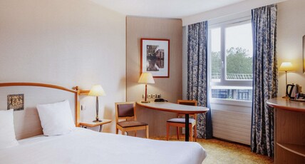 Mercure Nevers Pont de Loire Room Type - Standard Room with a double bed