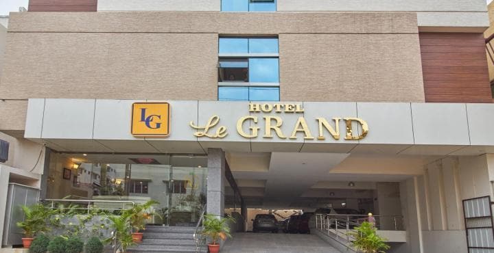 Hotel Le Grand - Tap to explore photos