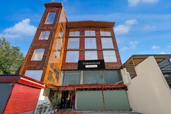 Super Townhouse Dharampur Railway Station