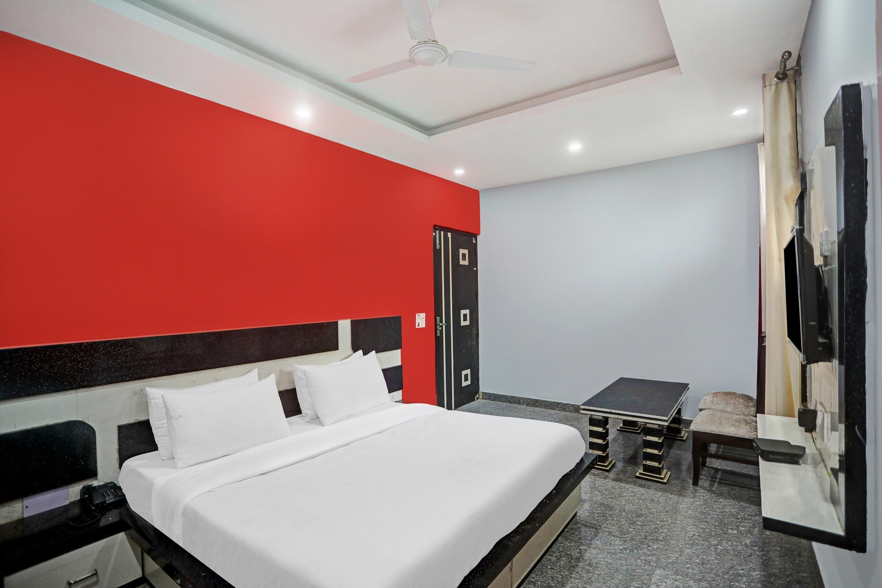 Hotel O Noida Grand - Tap to explore photos