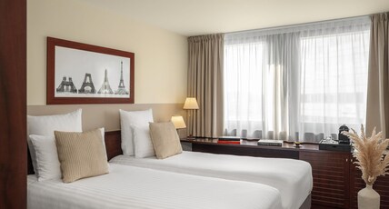 HOTEL PARIS GARE MONTPARNASSE TGV Room Type - Family room (2 bedrooms) - 1 double bed and 2 single beds