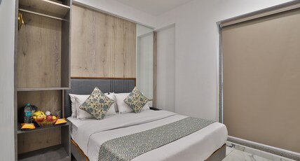 7 Orbit Hotel Room Type - Deluxe Room