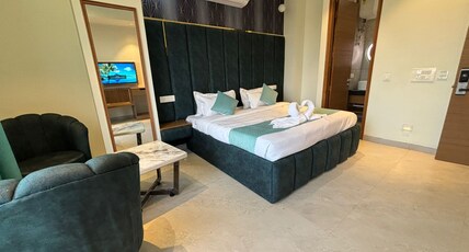GLENSTAR HOTEL Room Type - LUXURY ROOM WITH CITY VIEW KING BED
