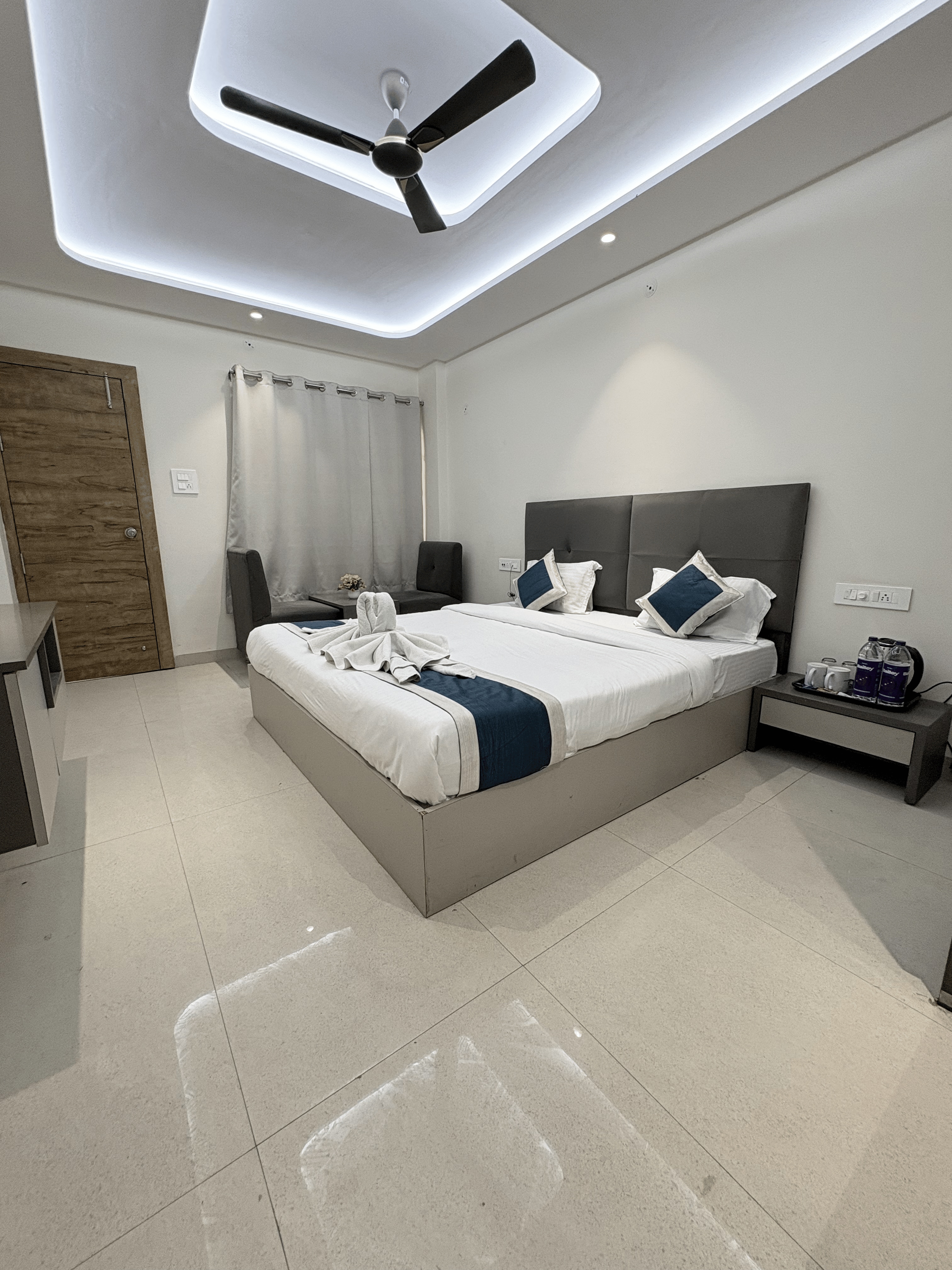 Hotel Synergy Stays - Tap to explore photos