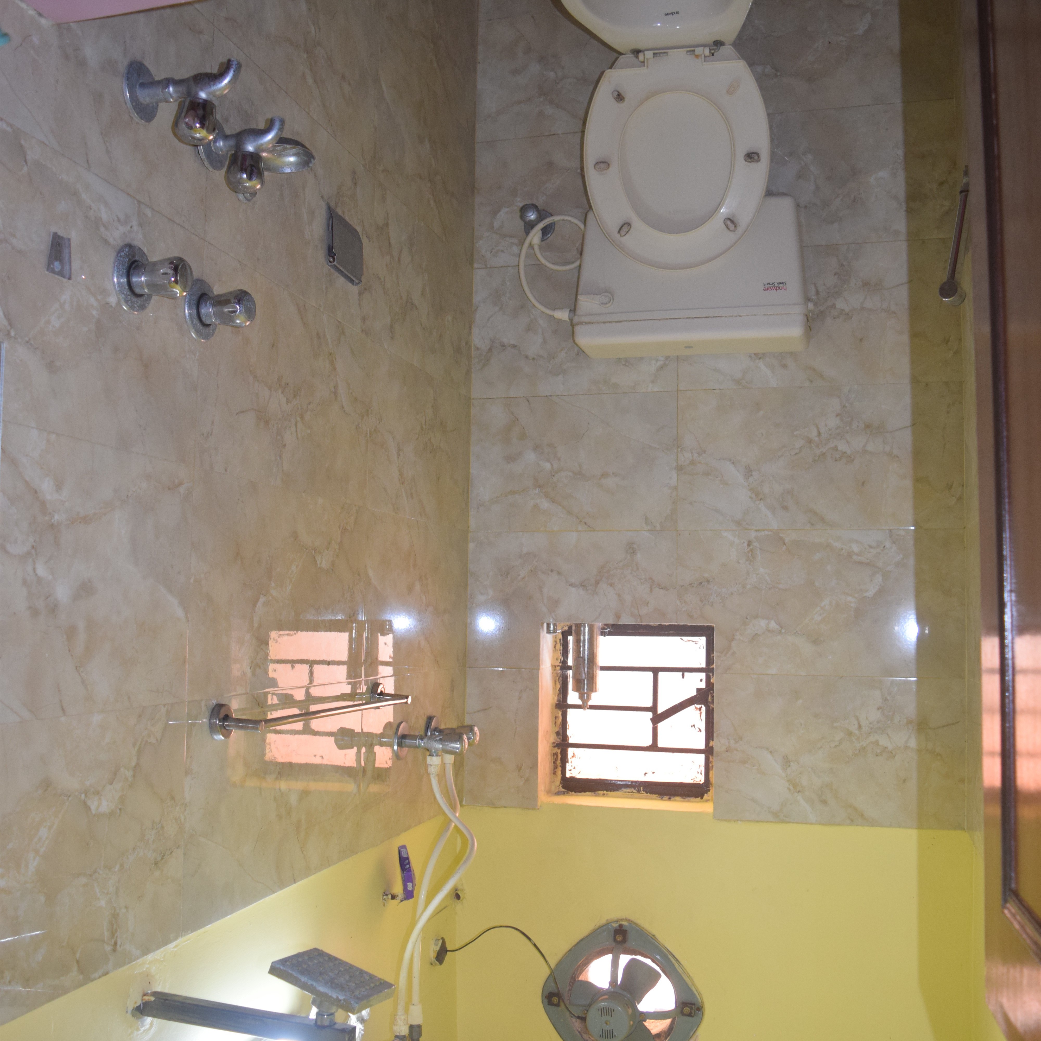 Debalay Guest House - Tap to explore photos