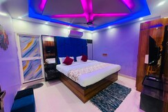 Hotel Midnight Residency