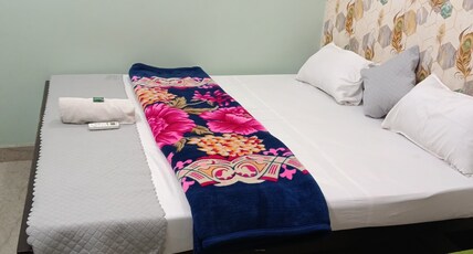 Om Kashi Nath PG House.. Room Type - Deluxe AC Room