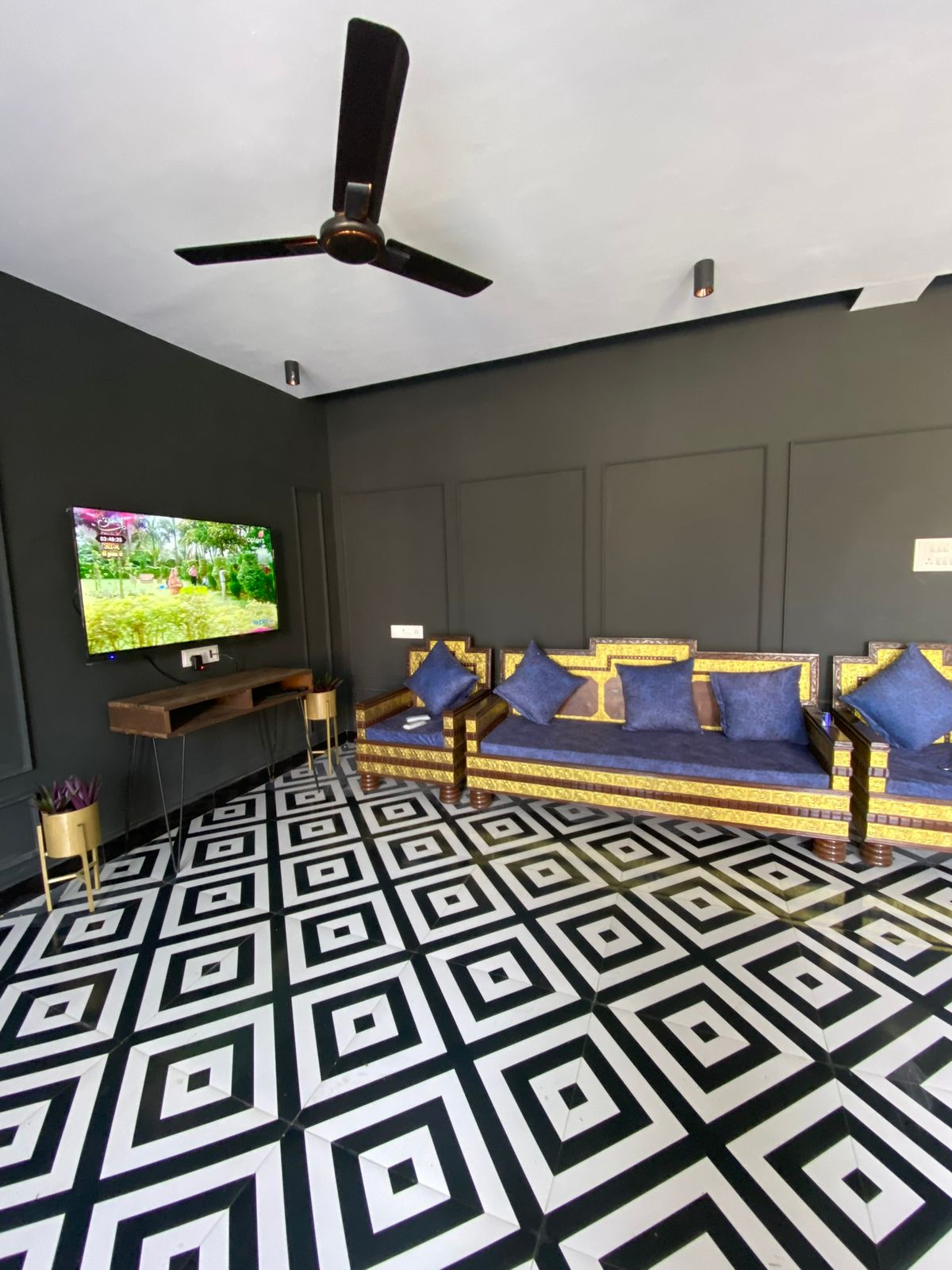 Makaan Villa - 4BHK with Pvt Pool - Tap to explore photos