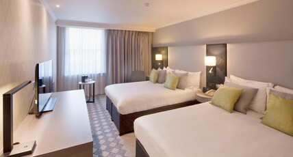 DoubleTree by Hilton London Kensington Room Type - TWO DOUBLE BEDS DELUXE RM