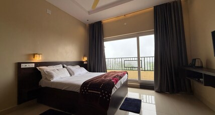 Biglaand Dew Castle Room Type - Executive AC Room with Balcony