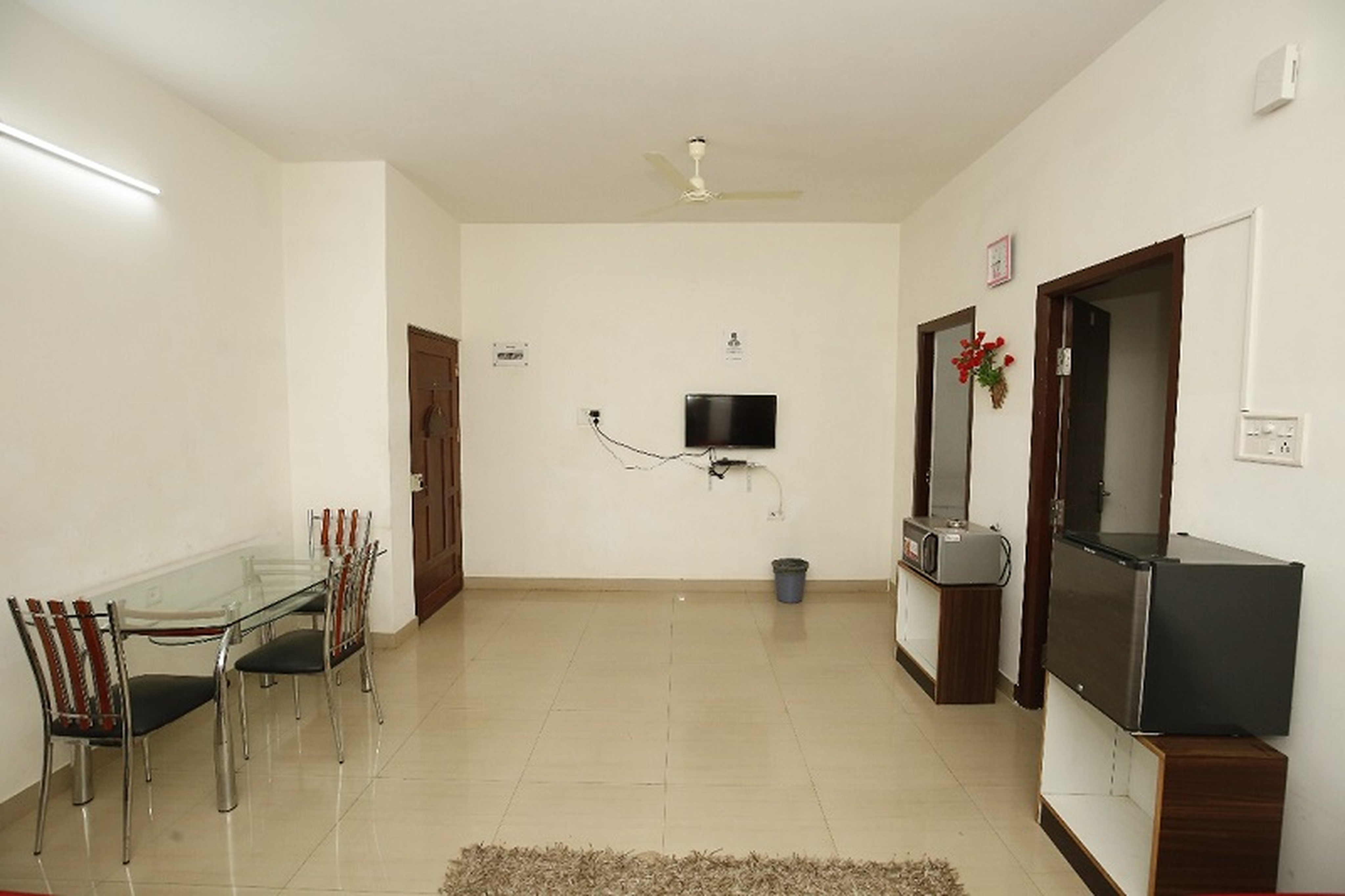 Sai Nest Service Apartment - Tap to explore photos
