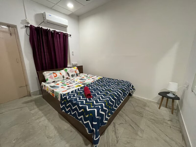 Cozy 2BHK with Free Parking - Tap to explore photos