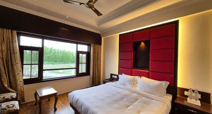 Hotel Kashmir Residency Room Type - Deluxe Room