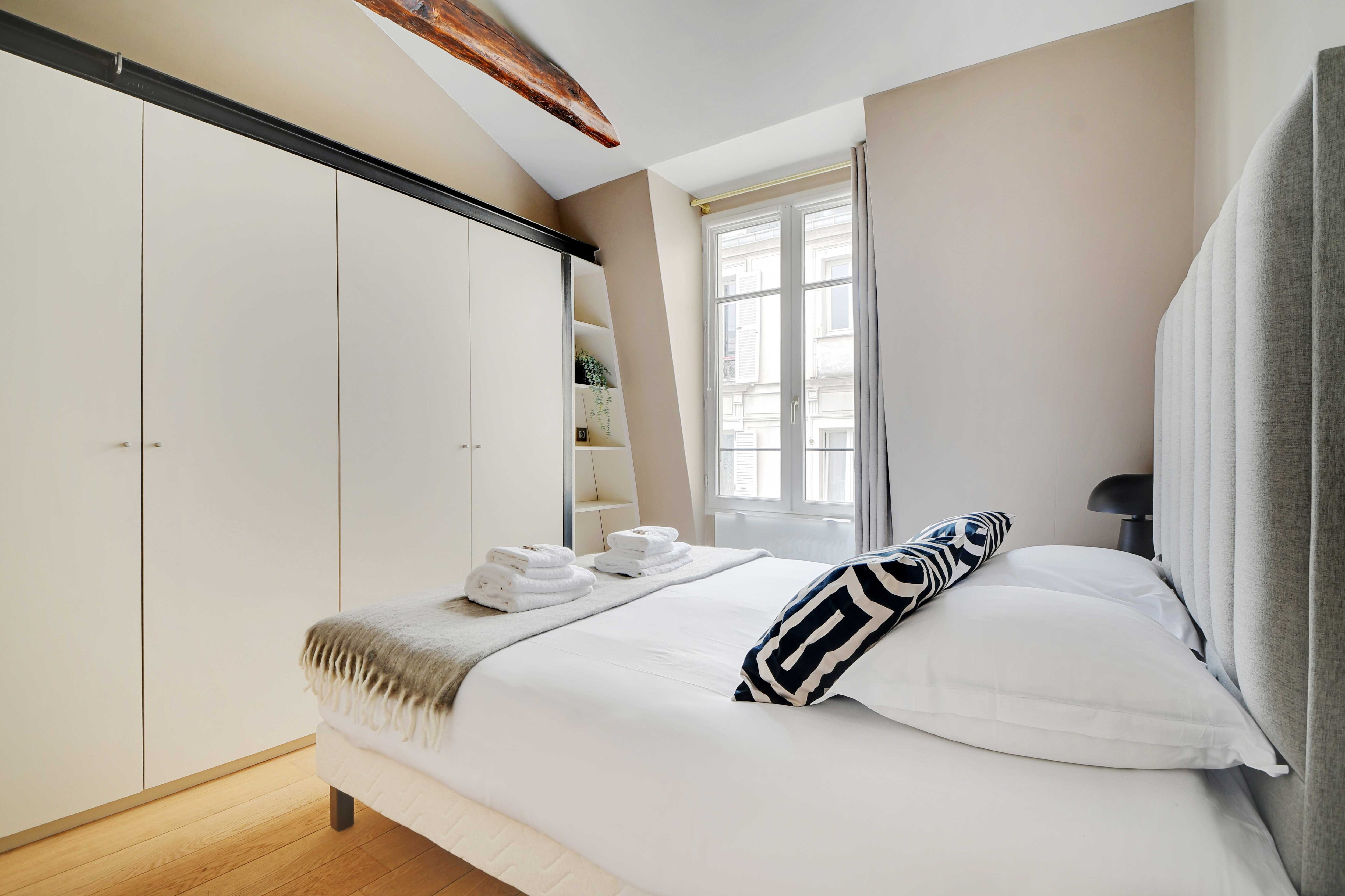 Charming 2BR/5P - Eiffel Tower / Trocadero - Tap to explore photos