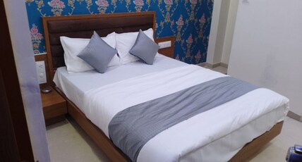 Hotel S G Room Type - Deluxe Ac