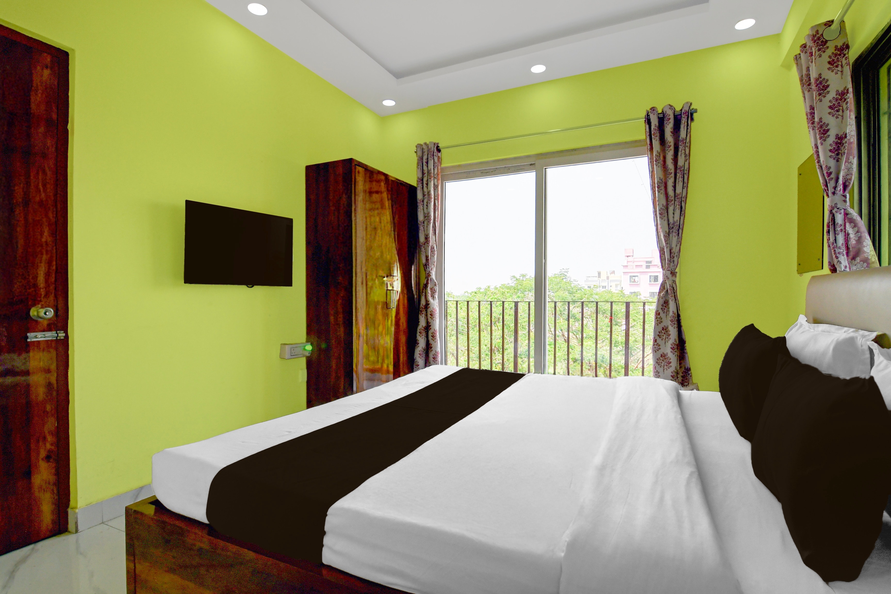 Hotel O Axis Mall New Town Formerly Jerry Guest House - Tap to explore photos