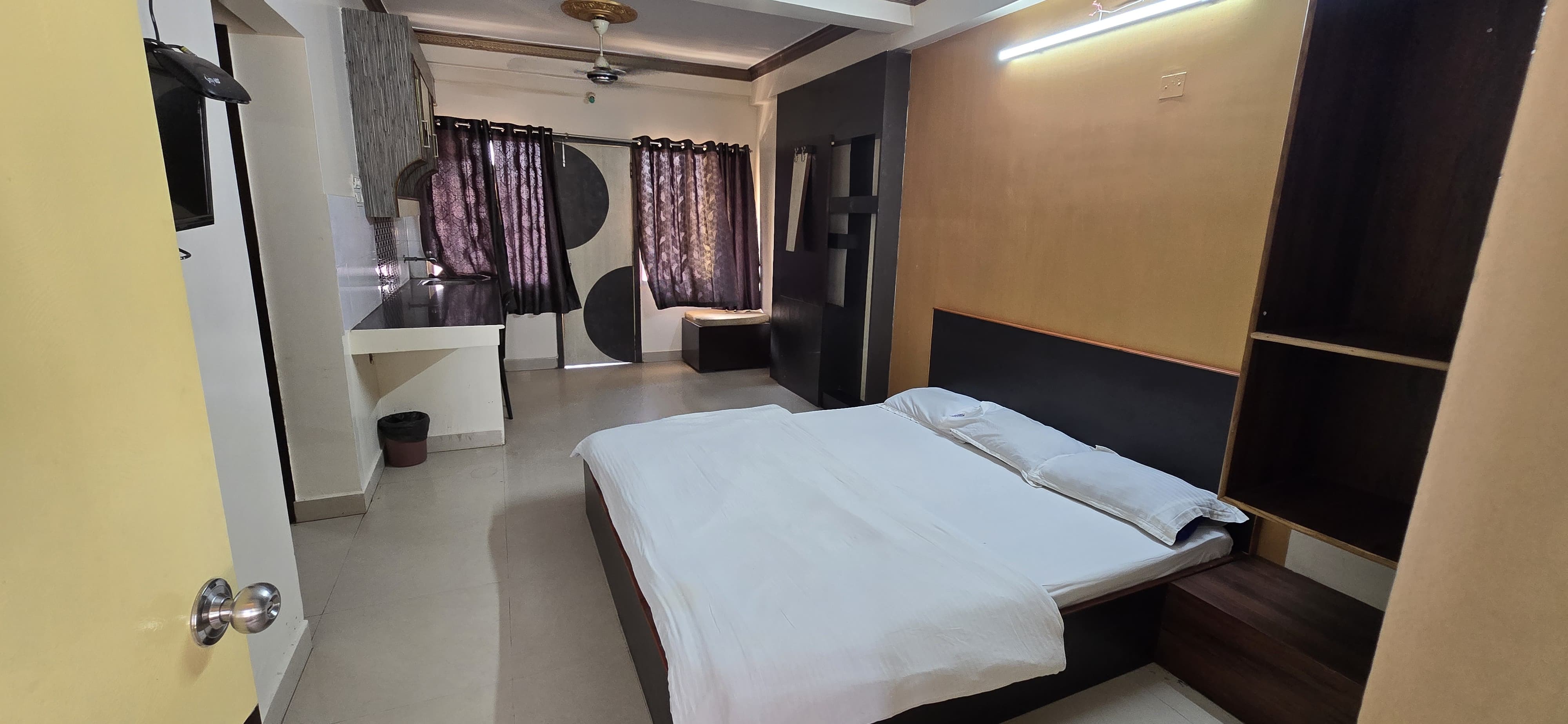 Hotel Mahabahu International Entire 1BHK and Studio Apartments - Tap to explore photos