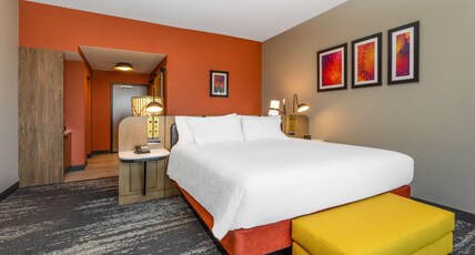 Hilton Garden Inn Hays, KS Room Type - 1 KING W DRINKS-SNACKS