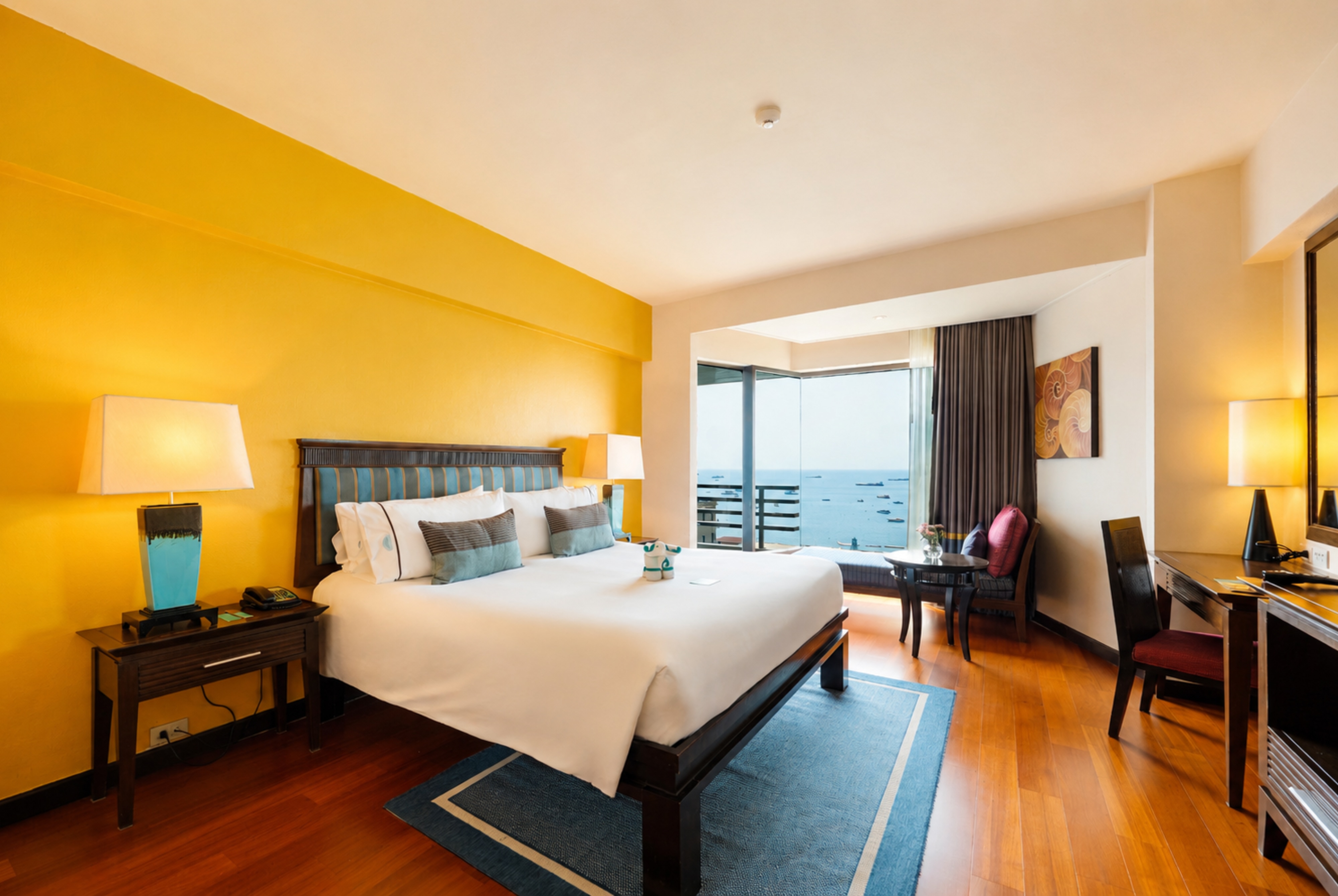 The Bayview Hotel Pattaya - Tap to explore photos
