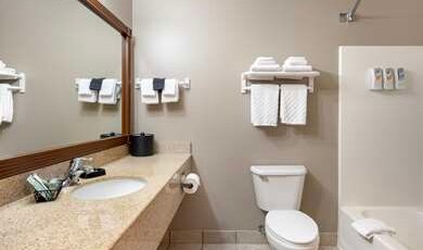 Best Western Wheatland Inn Room Type - 1 King Bed, Non-Smoking, High Speed Internet Access, Microwave And Refrigerator, Coffee Maker, Haird