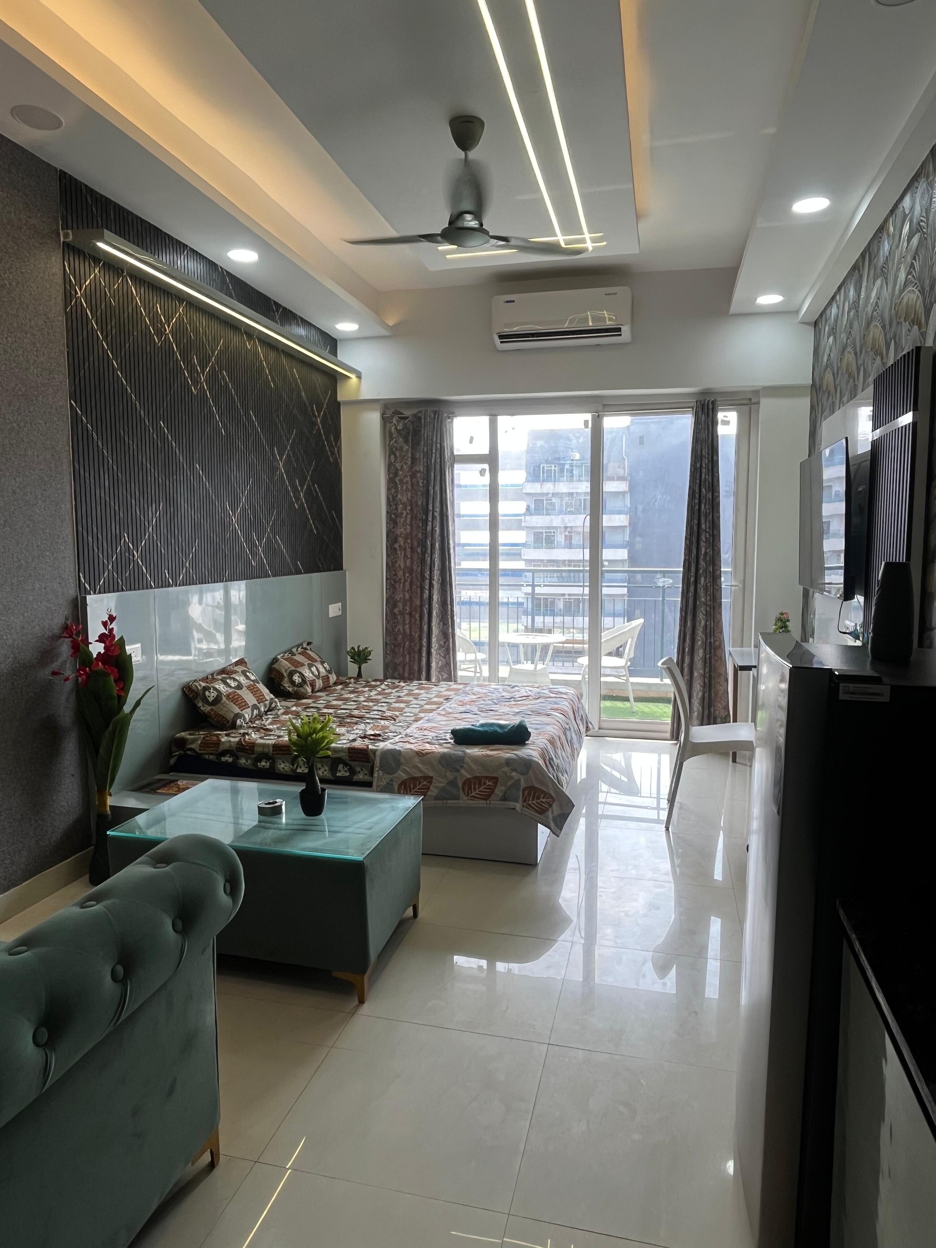 Luxurious Stay - Tap to explore photos