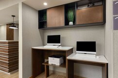 La Quinta Inn & Suites by Wyndham Santa Clarita - Valencia