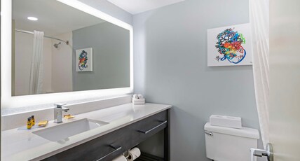 Best Western Plus Daytona Inn Seabreeze Oceanfront Room Type - 2 Queen Beds, Non-Smoking, Kitchenette, City View, Balcony, Full Breakfast Best Western Plus Daytona Inn Seabreeze Oceanfront Room Type - 2 Queen Beds, Non-Smoking, Kitchenette, City View, Balcony, Full Breakfast