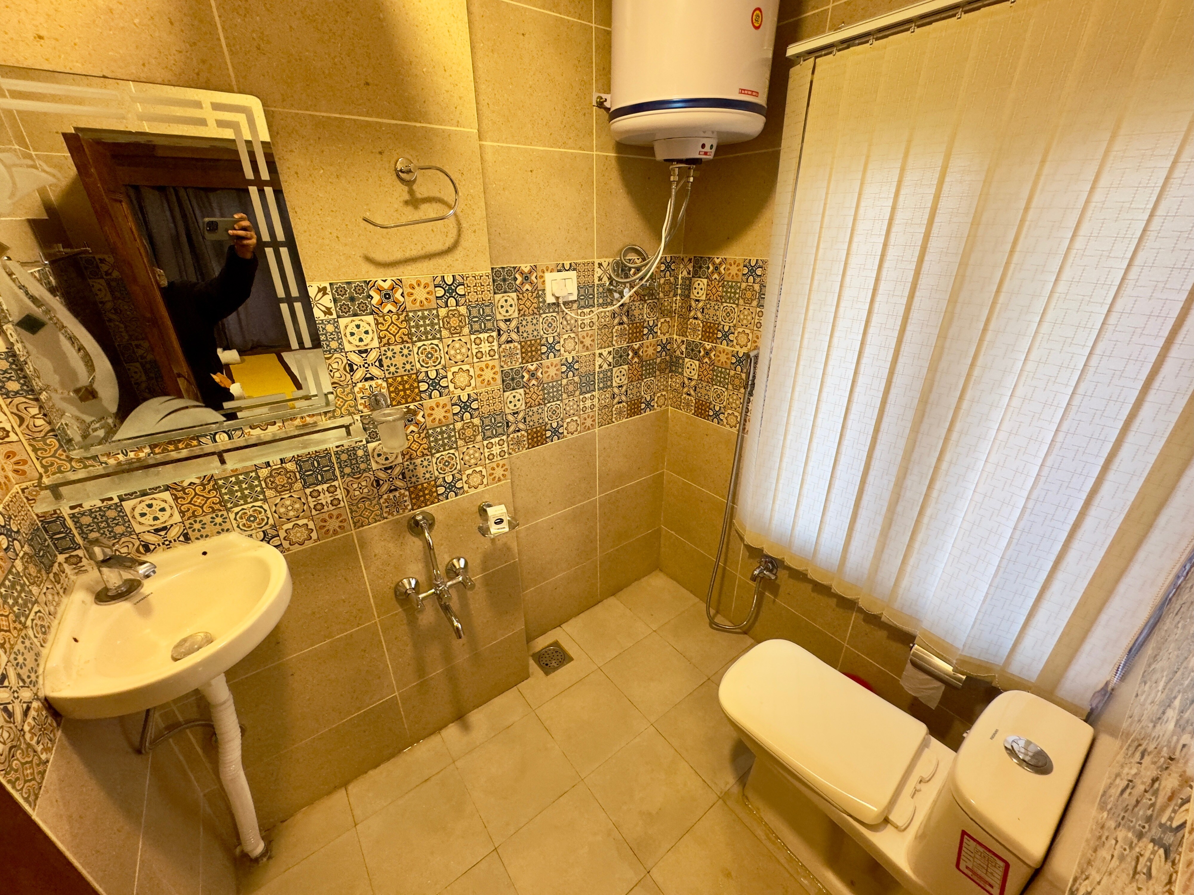 Hotel Jafson Accommodates - Tap to explore photos