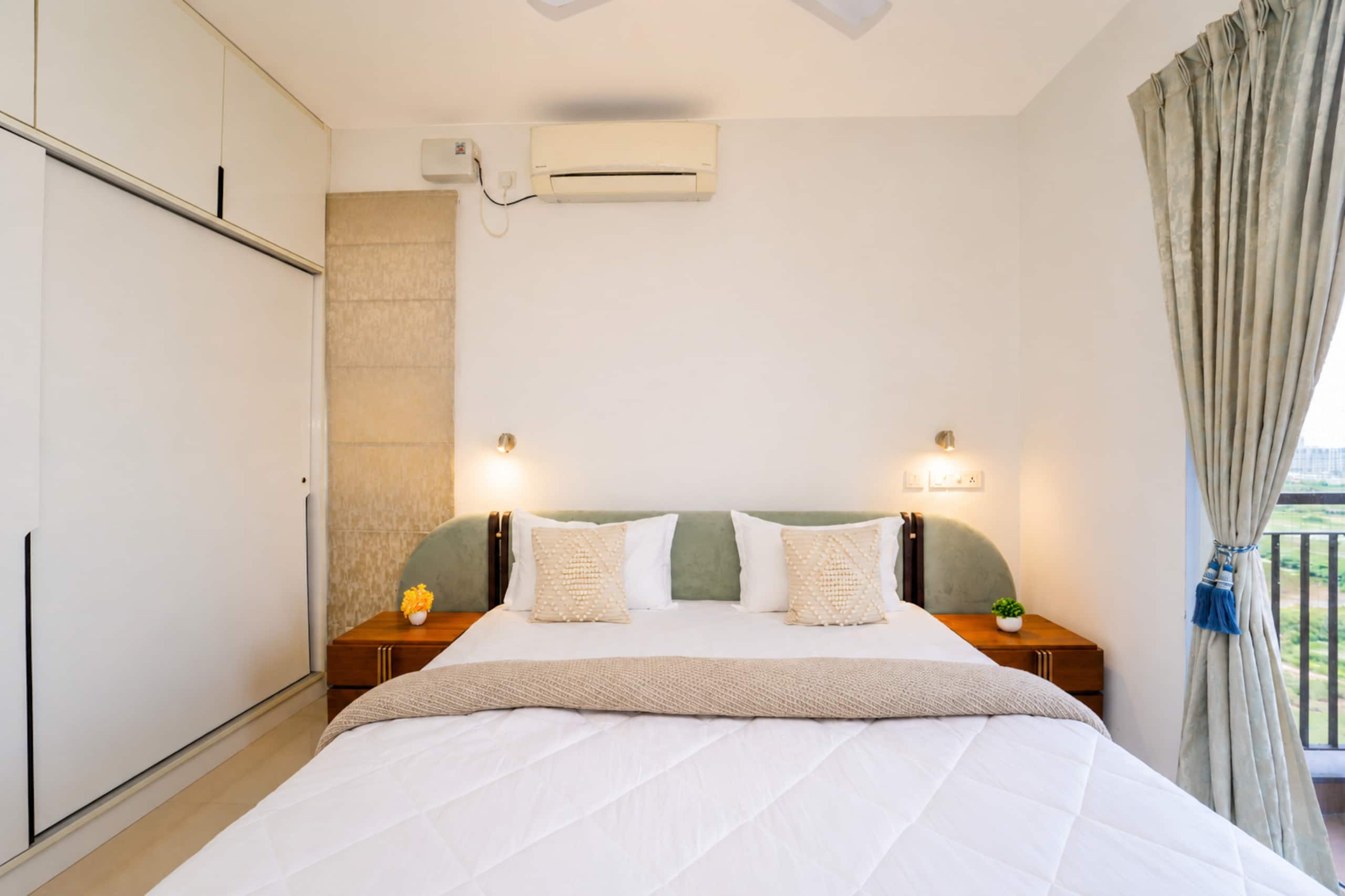 Prism by RedOlive 4BHK OMR HighFloor City View - Tap to explore photos