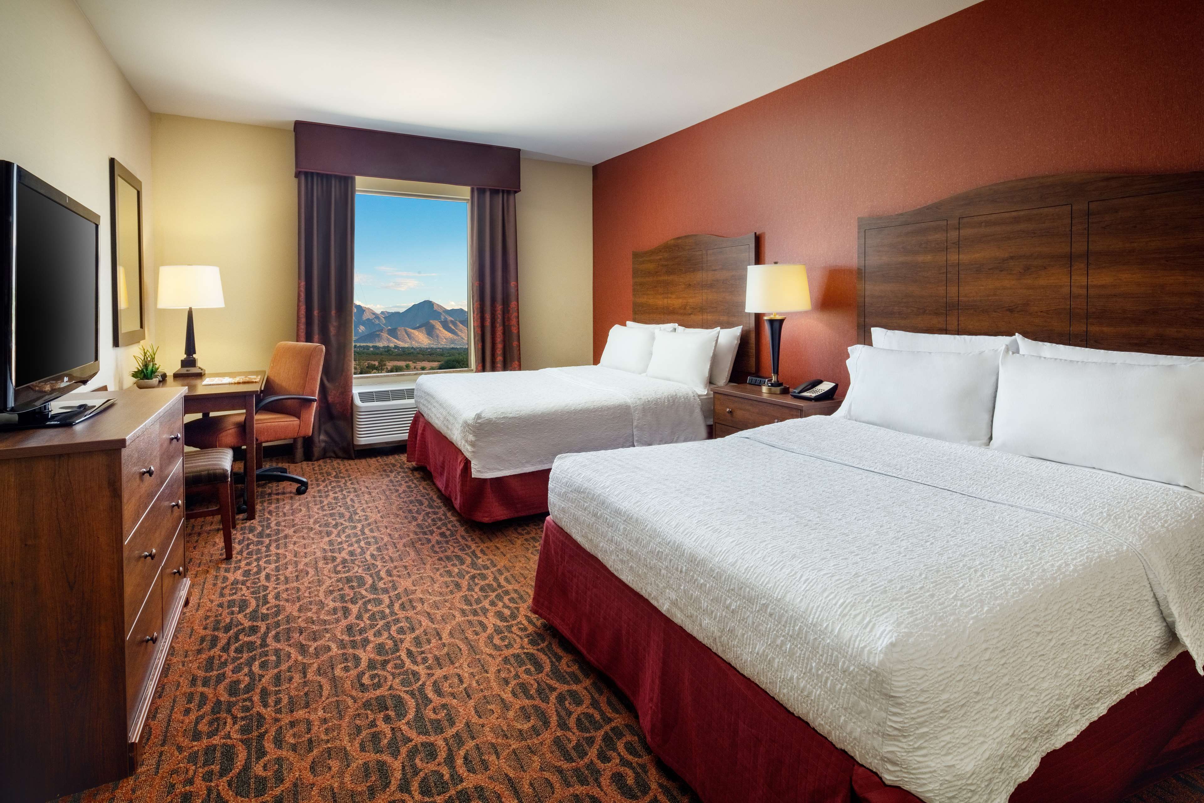 Hampton Inn & Suites Scottsdale Riverwalk - Tap to explore photos