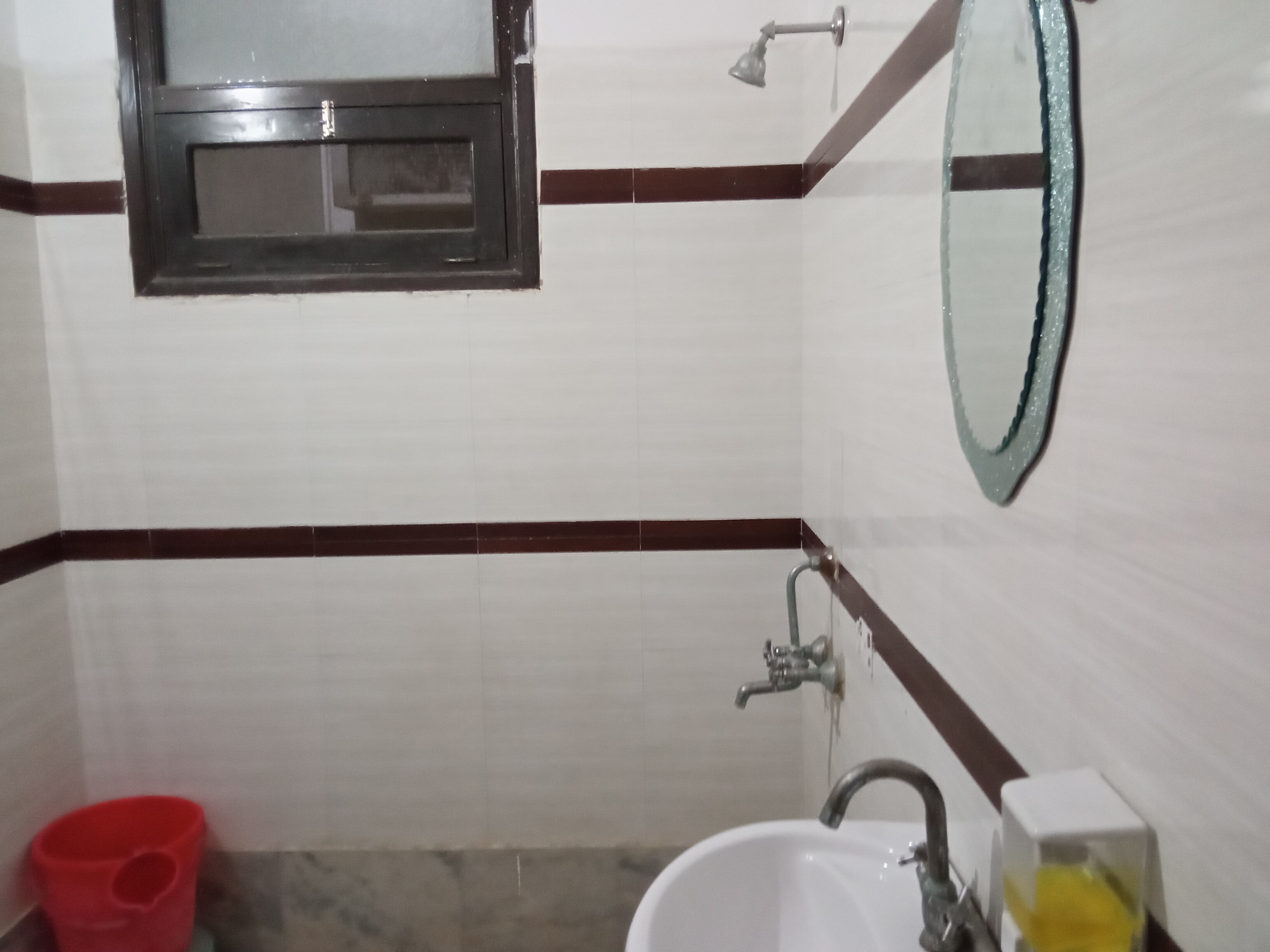 Gurjeet guest house - Tap to explore photos