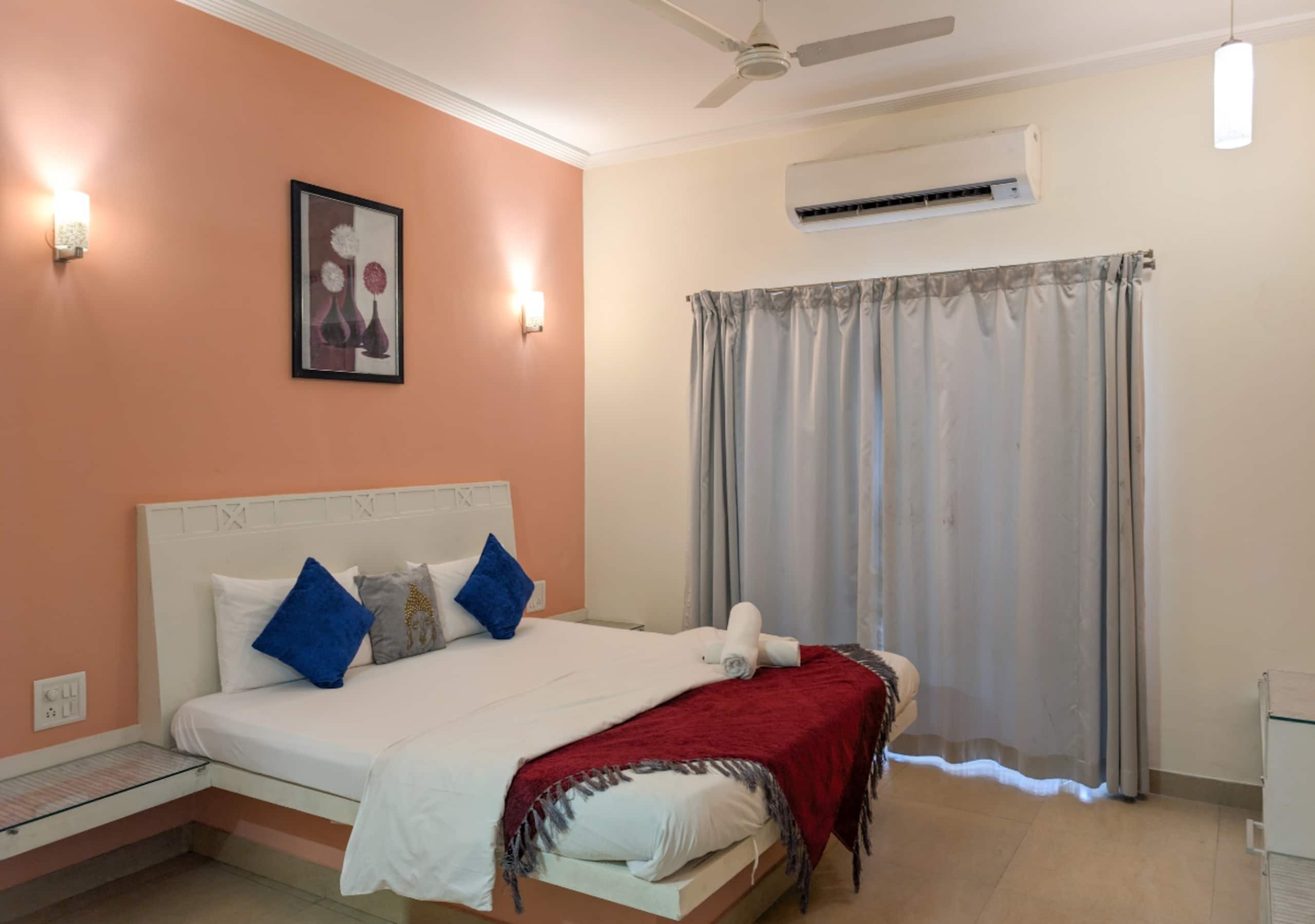 8br Twins Property 700m from Beach - Tap to explore photos