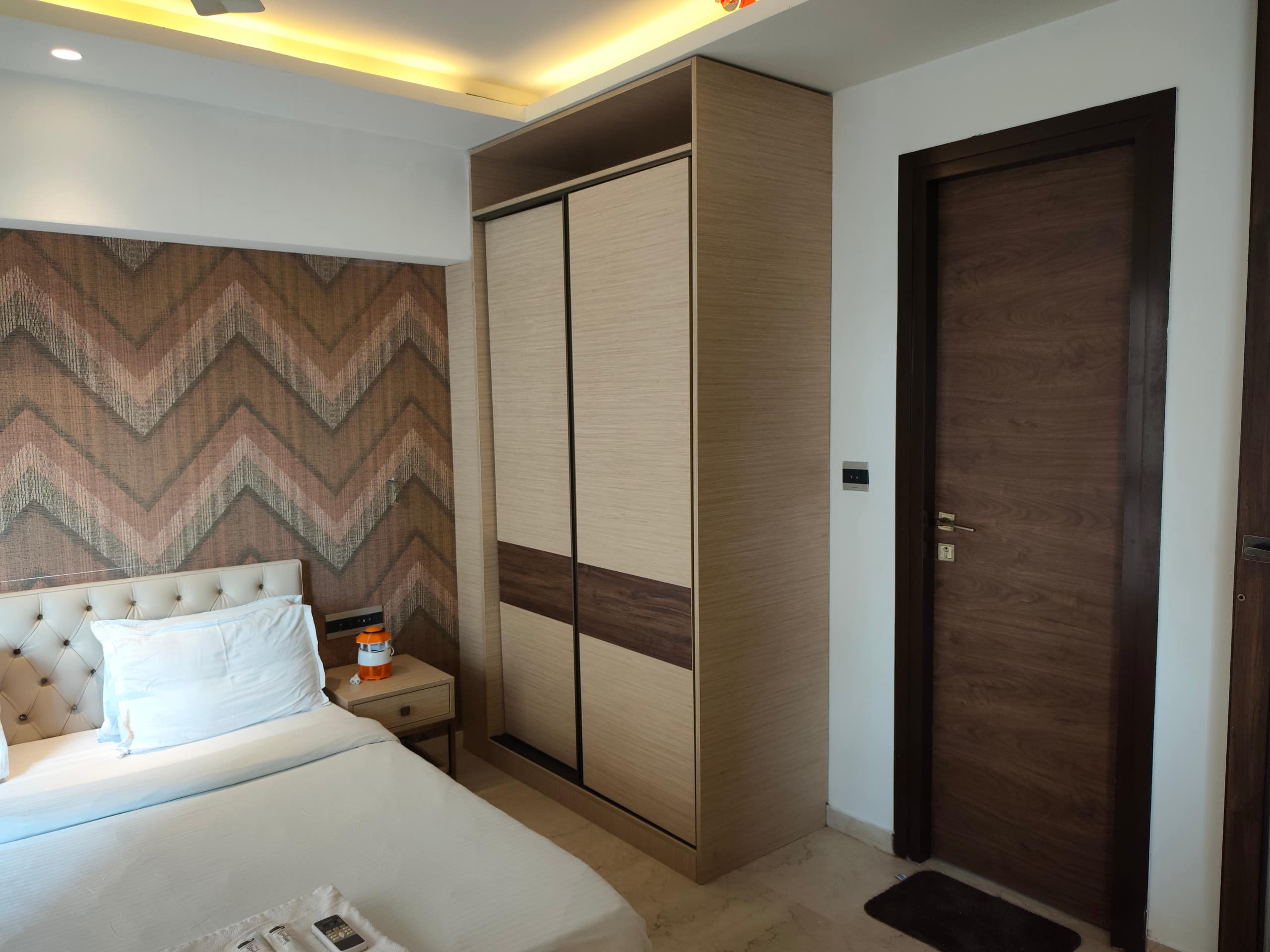 Vienna Studio near BKC Pool Wi Fi Kitchen - Tap to explore photos